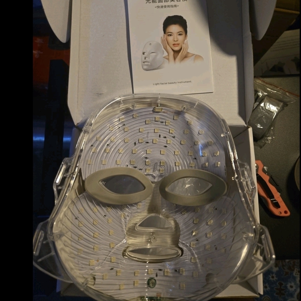 LED Light Therapy Mask - White - Picture 3 of 5